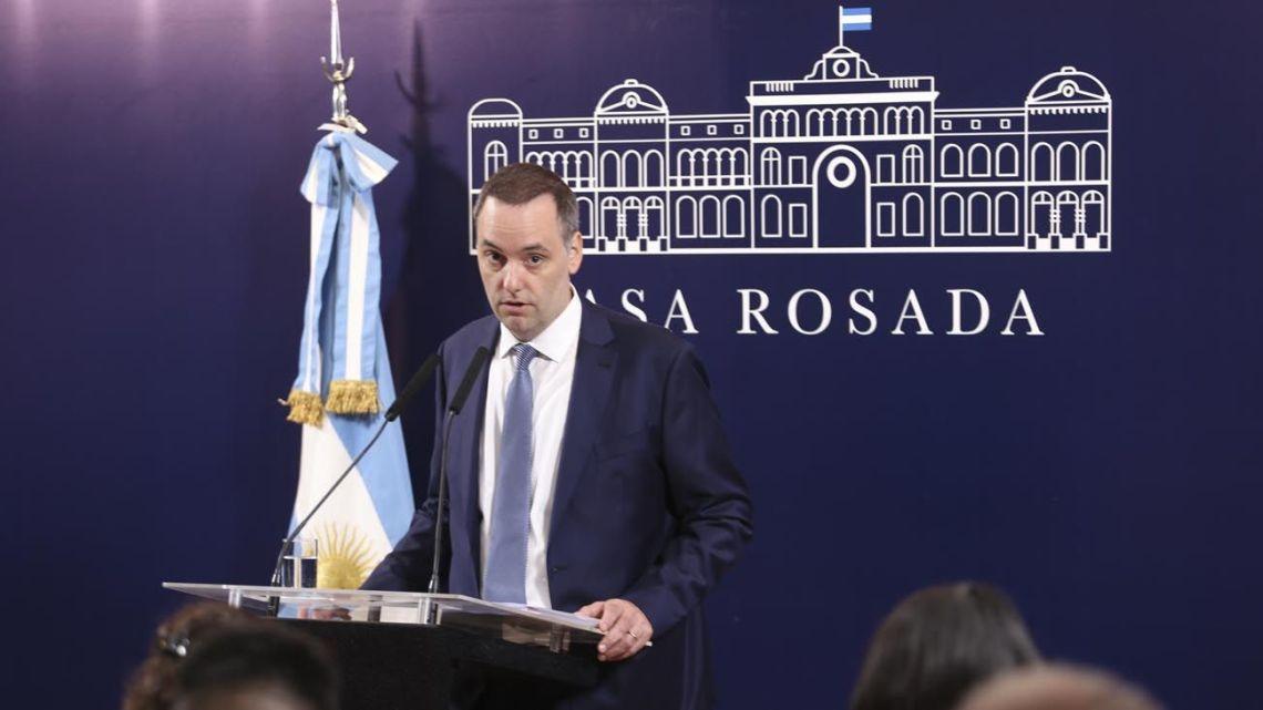 Argentina tomará examen a 40.000 empleados públicos antes de renovar sus contratos